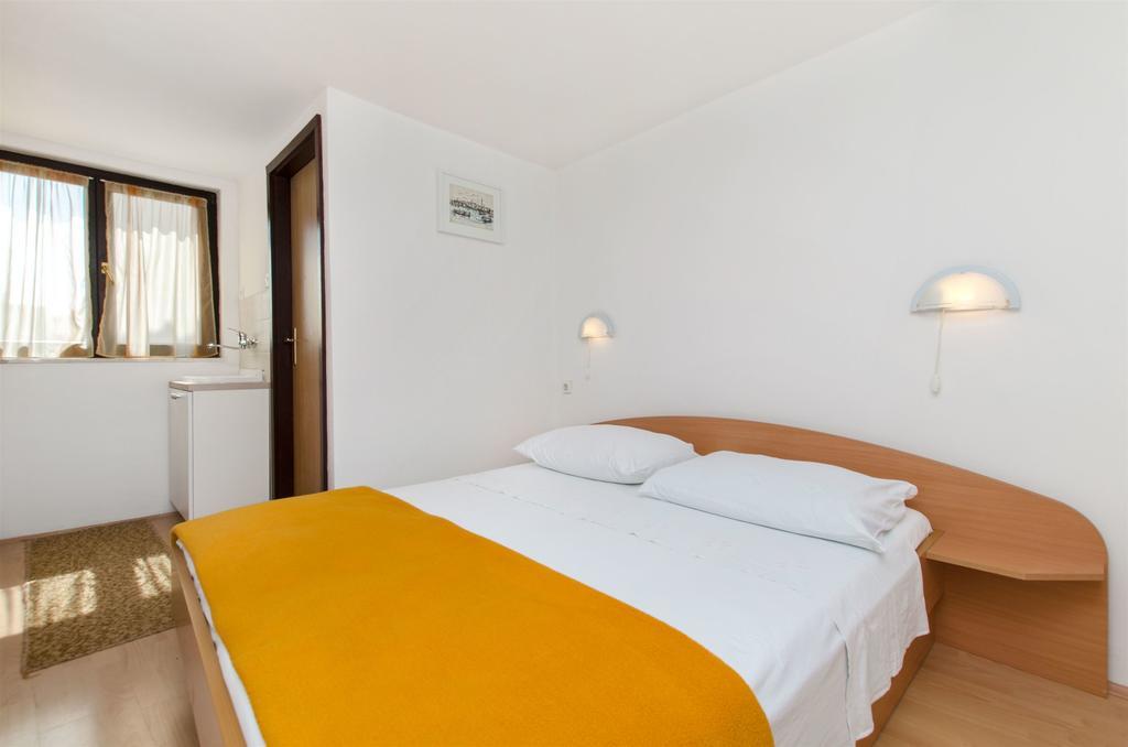 Apartments Viktor Rogoznica  Esterno foto